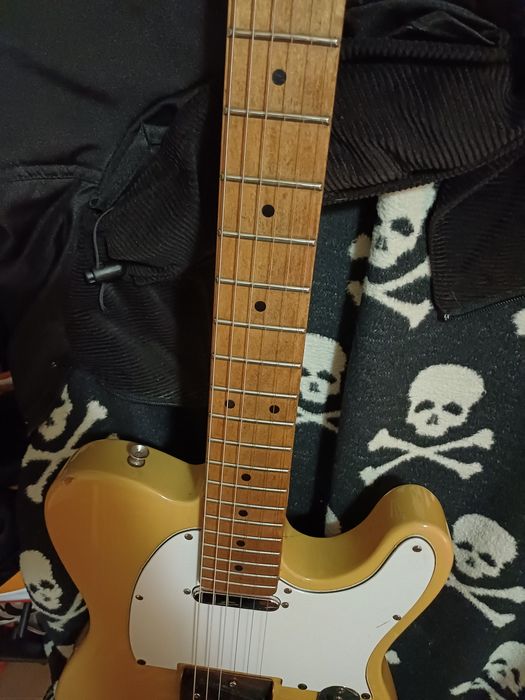 Guitarra telecaster SX e amplificador