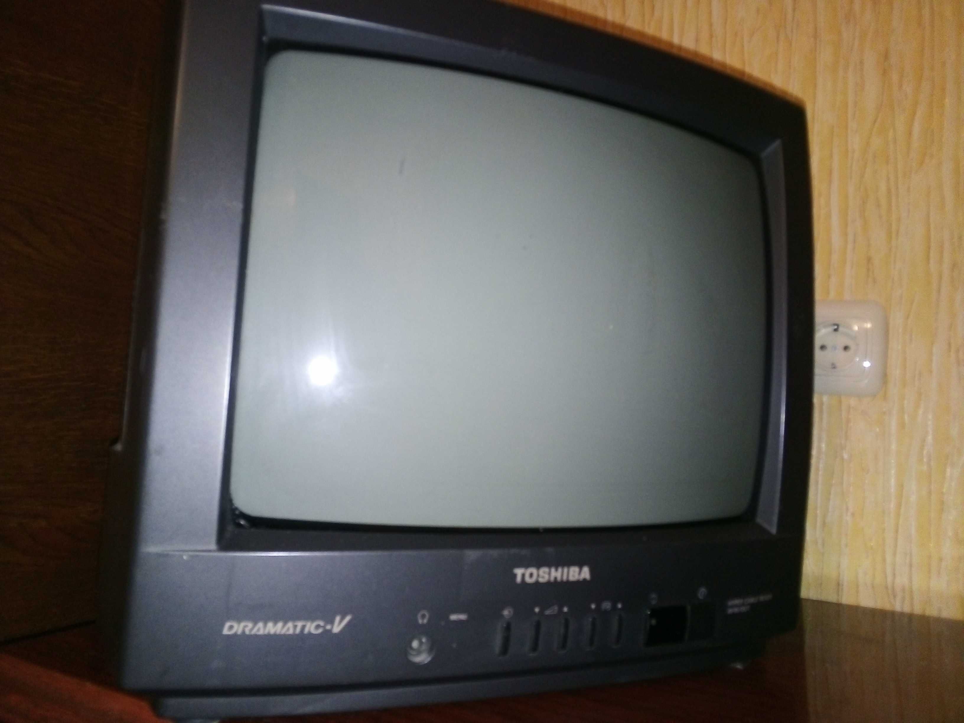 Телевизо цветной TOSHIBA бывший в употреблении