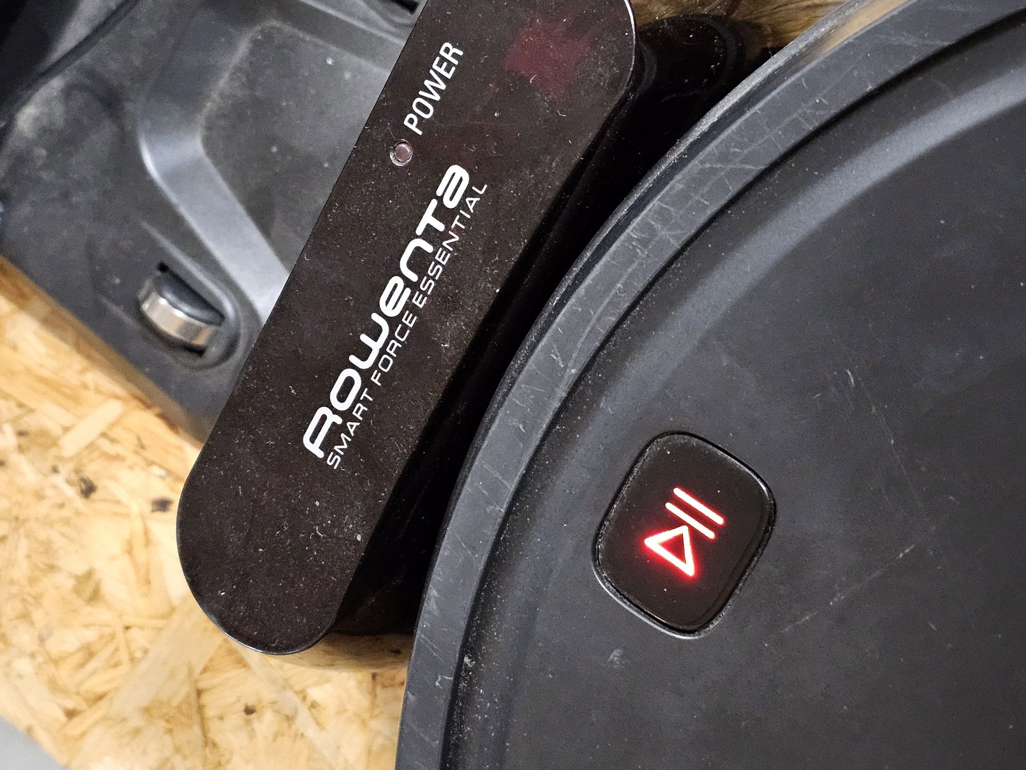 Odkurzacz automatyczny Rowenta Smart Force Essential – sprawny, ładowa