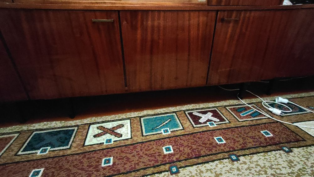 БЕЗКОШТОВНО віддам сервант + тумба. Самовивоз!!!