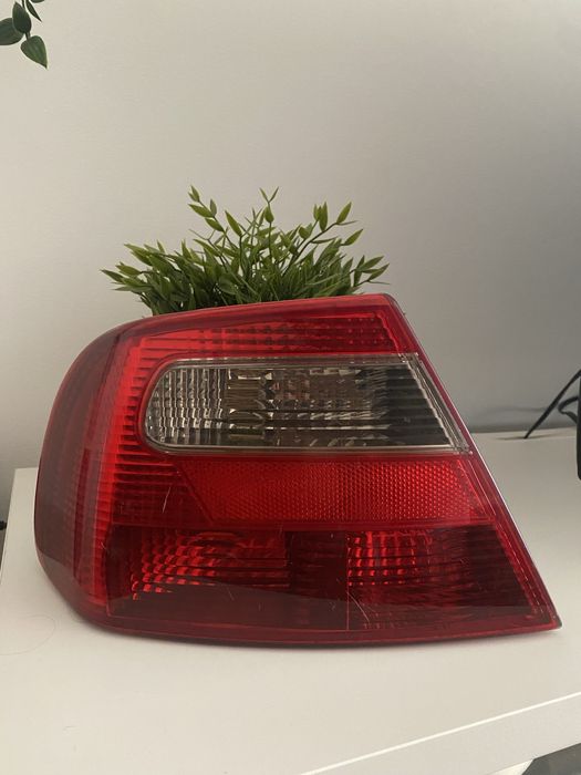 Farol esquerdo mitsubishi carisma 2002