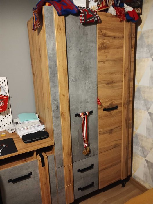 Komplet meblimlodzieżowych