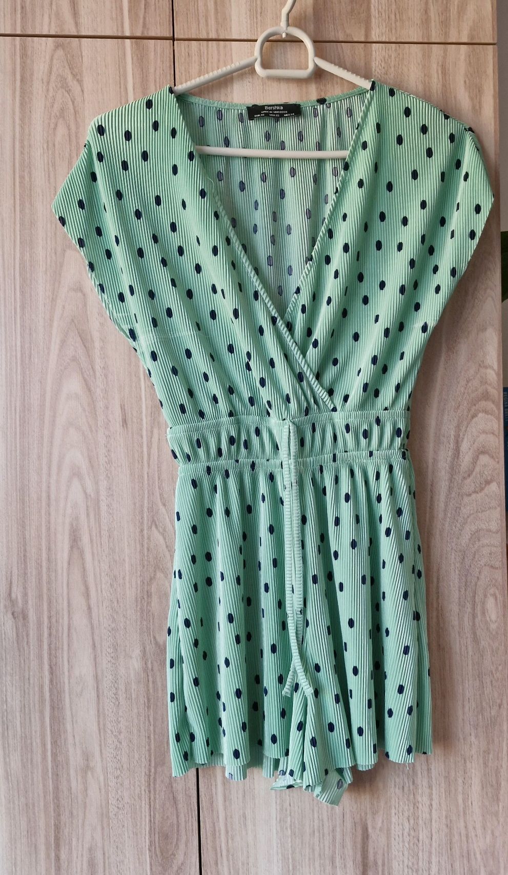 Kombinezon zielony w kropki Bershka XS
