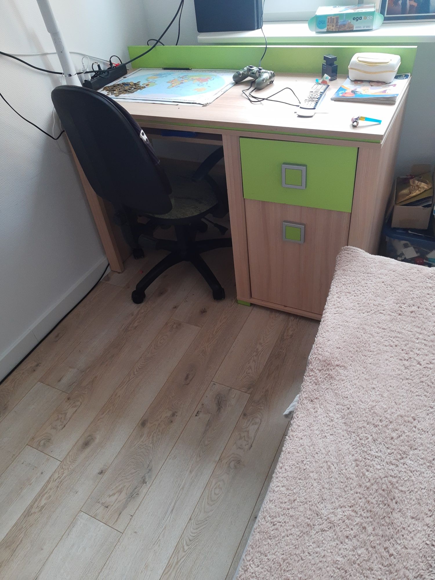 Biurko łóżko Agata Meble słupek,fotel.