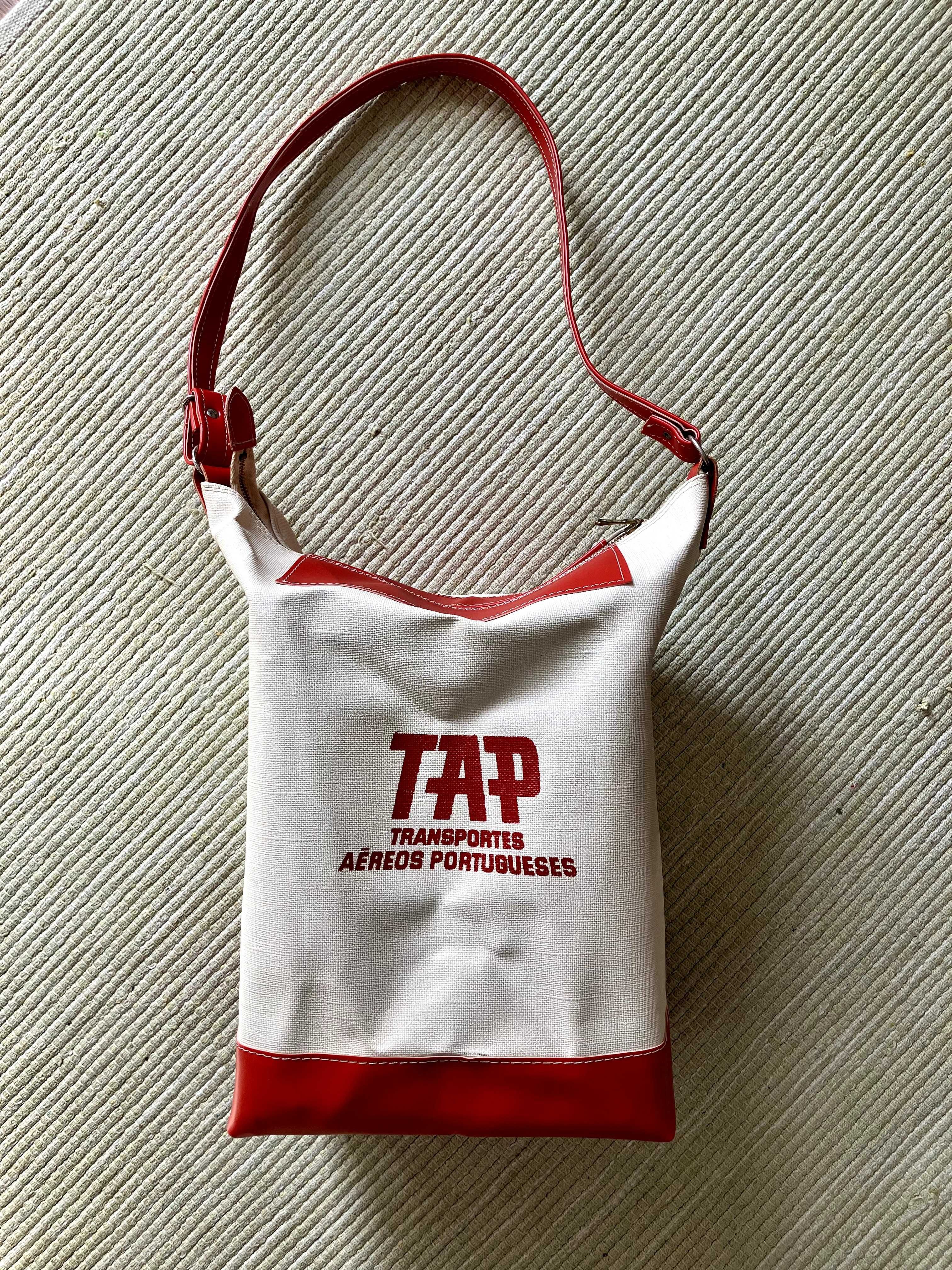 TAP - Mala vintage, de hospedeira