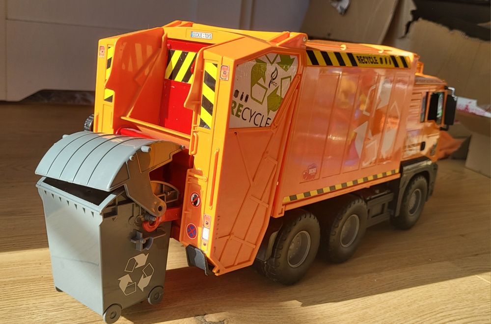 Śmieciarka firmy Dickie 50cm