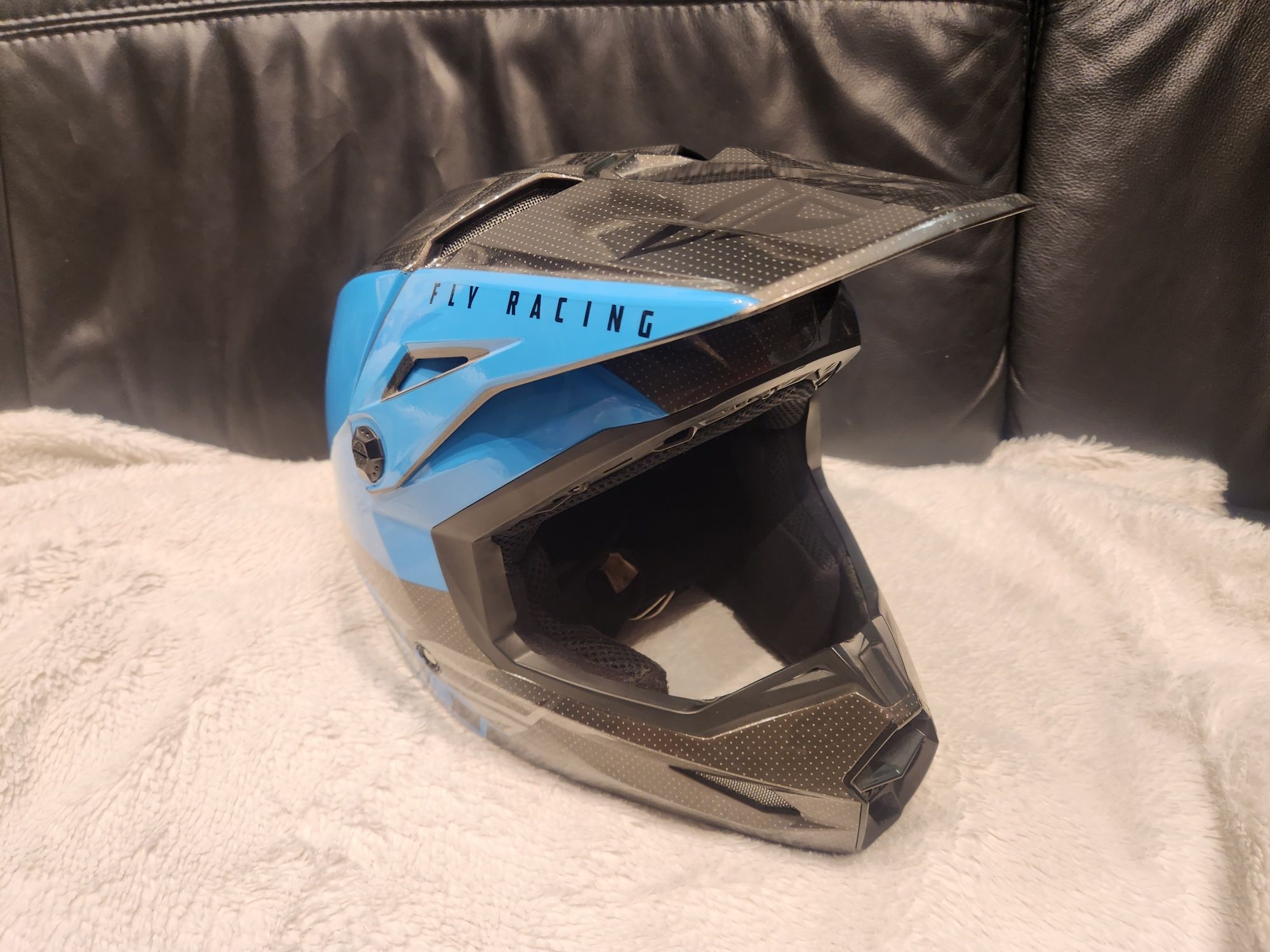 Kask fly Racing.