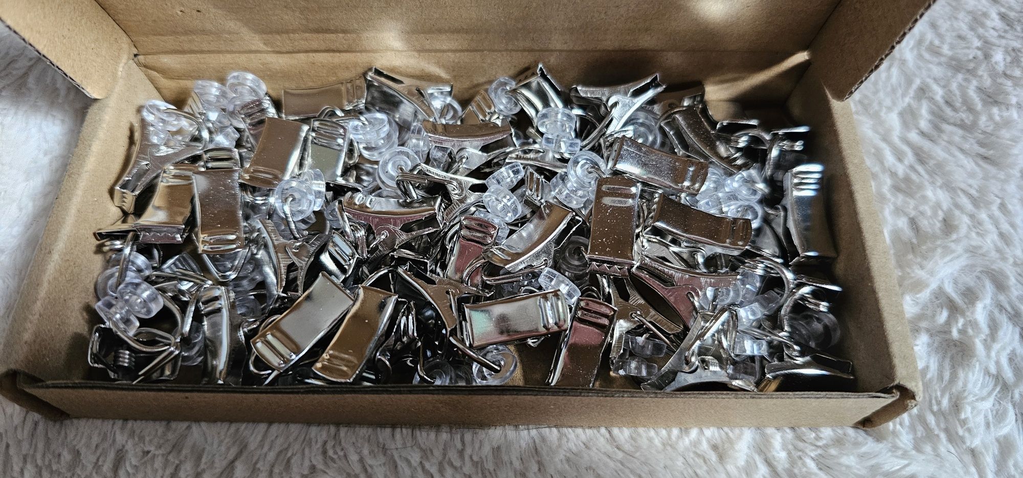 Żabki do karniszy, firan, zasłon. 50 sztuk