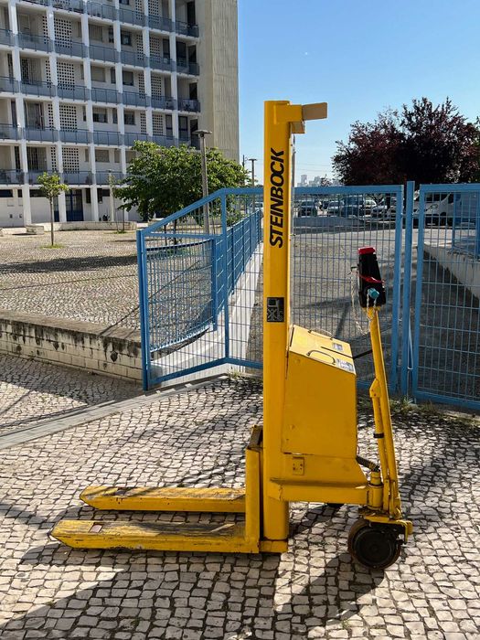 Stacker Steinblock 600 kg capacidade, revisto, a trabalhar.