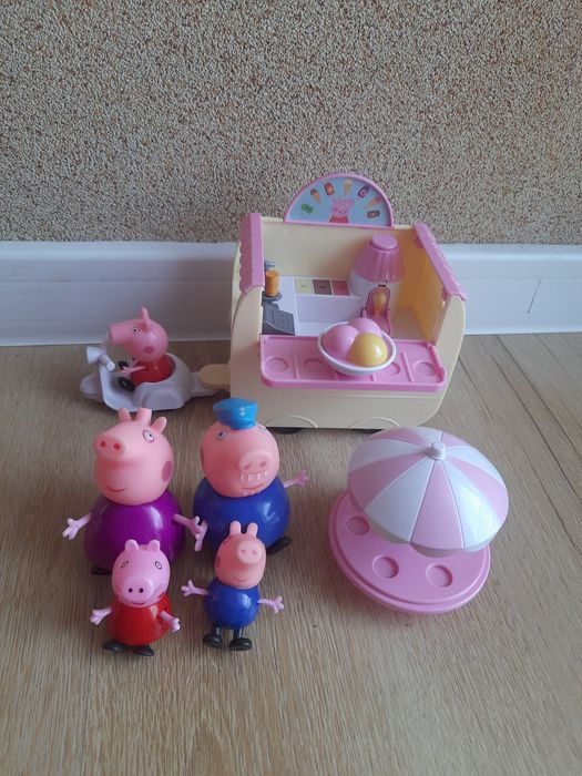 Pepa lodzirnia wraz z figurkami