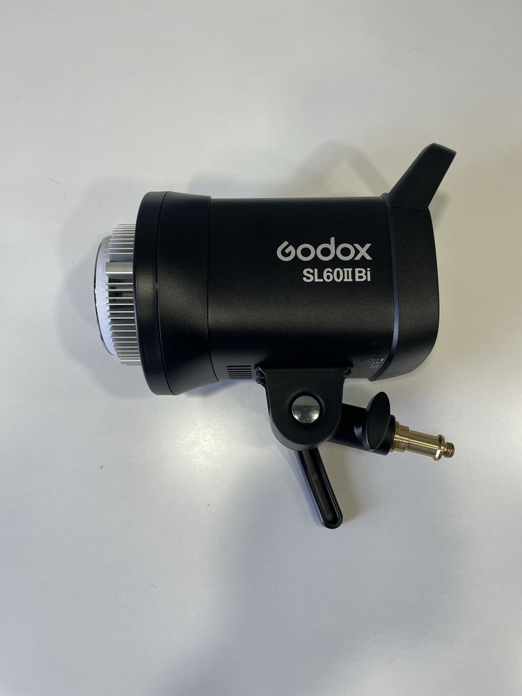 світло Godox SL60IIBI и софтбокс