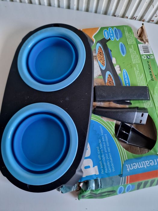 Nowa miska dla dużego psa na stojaku