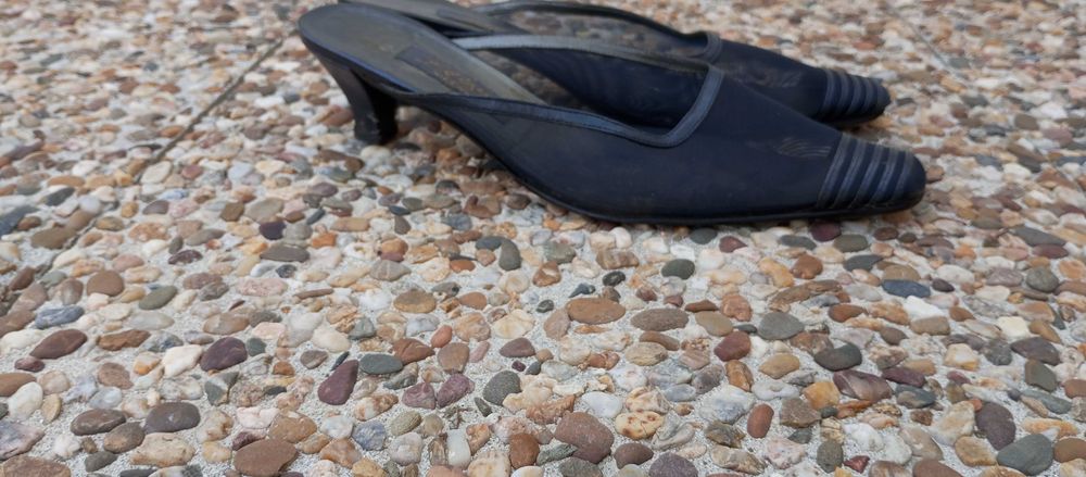 Sapato chinela azul marinho translúcido