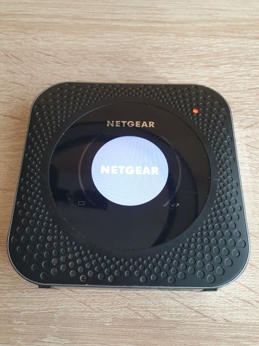 Router Netgear nighthawk M1 MR1100