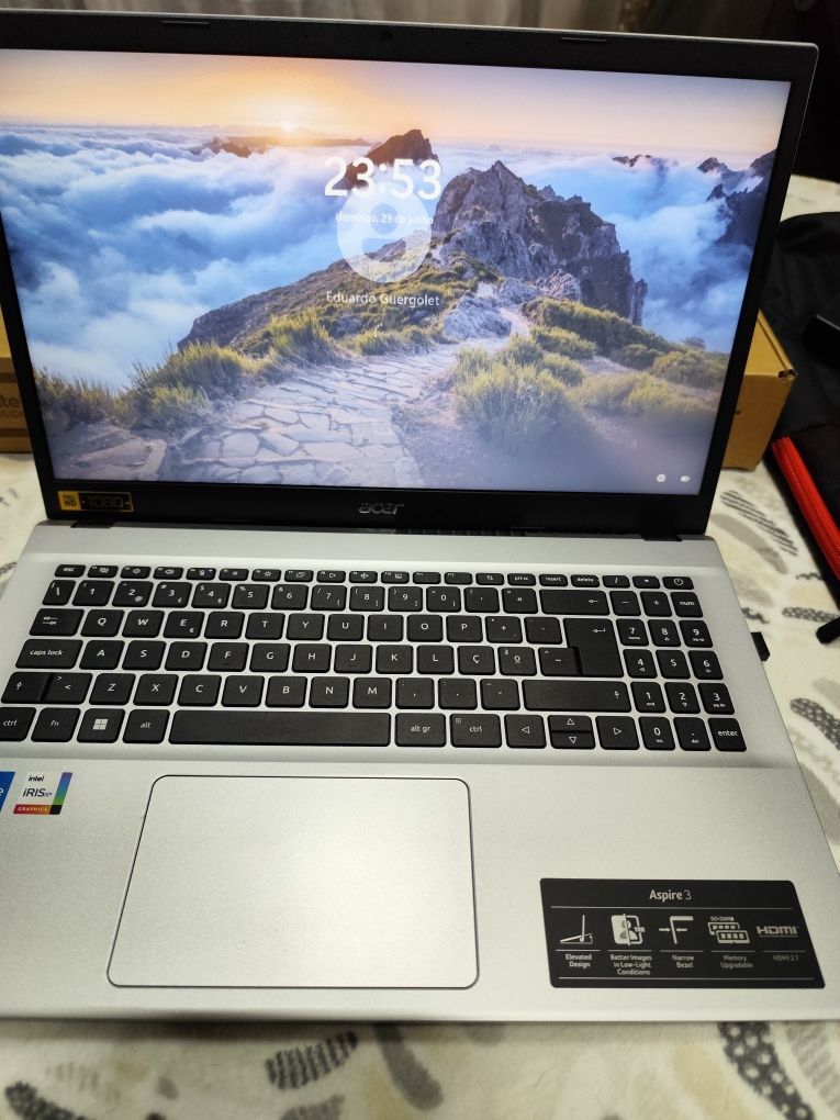Notbooke Acer em estado de novo.