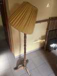 Lampa stojaca z abazurem
