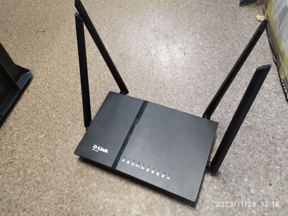 Router D-Link DIR 825