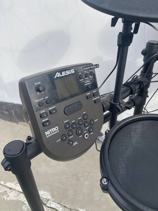 Продам ударную установку Alesis Nitro Mesh Kit
