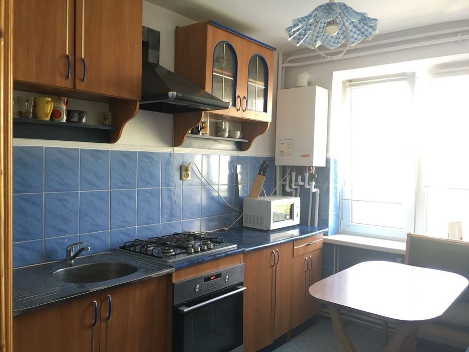 Продам  терміново 4 кімнатну квартиру .