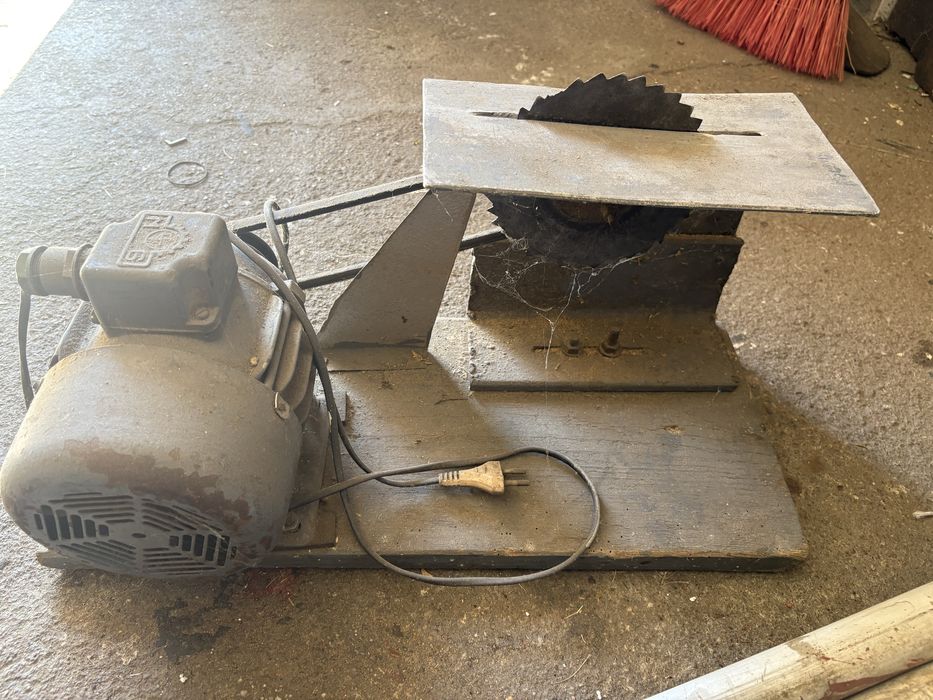 Mała piła stołowa  230V