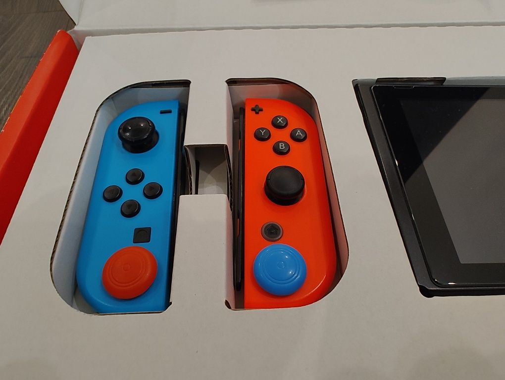 Nintendo Switch w stanie idealnym + SD128GB