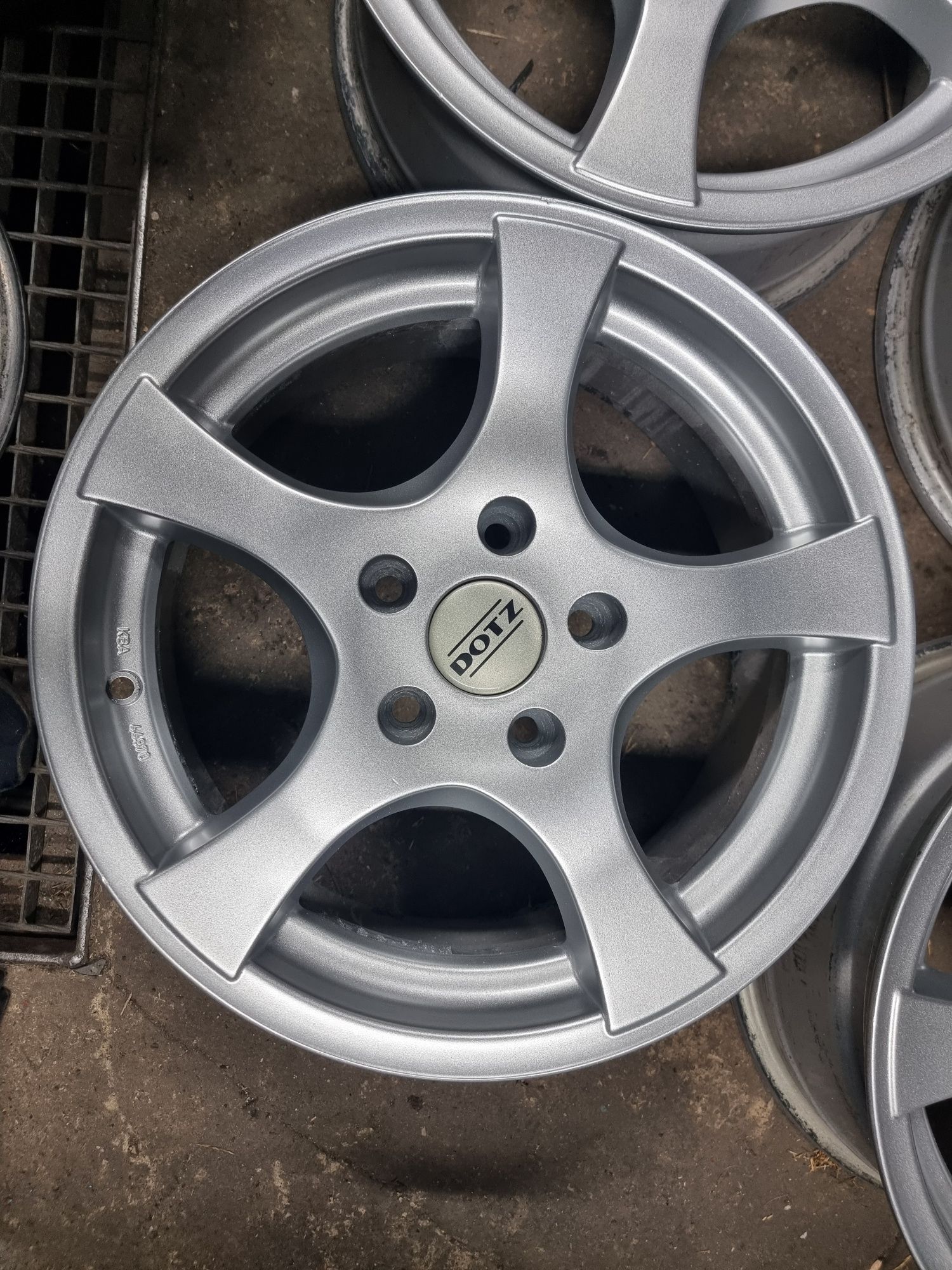 Alufelgi 16 cali Dotz Nissan Renault Dacia 5x114,3 Mazda Kia Hyundai T