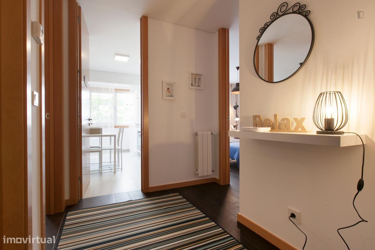 64035 - Amplo e confortável quarto com cama de...