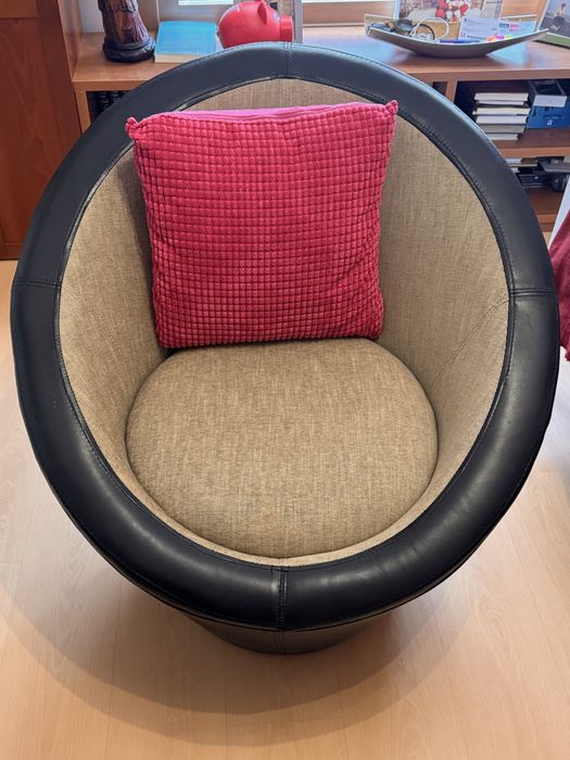 Sofa individual, como novo, perfeito para sala, quarto ou escritorio..