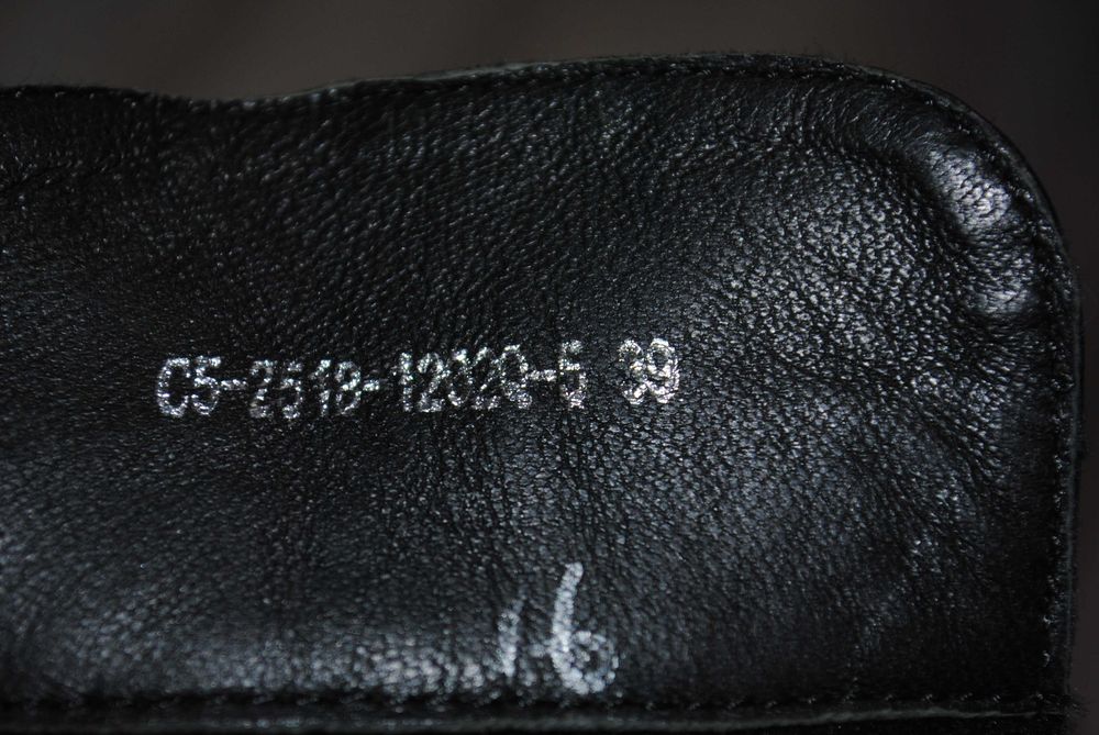 Vitto Rossi ботинки, ботильони, напівсапожки 39 р лак, байка НОВІ