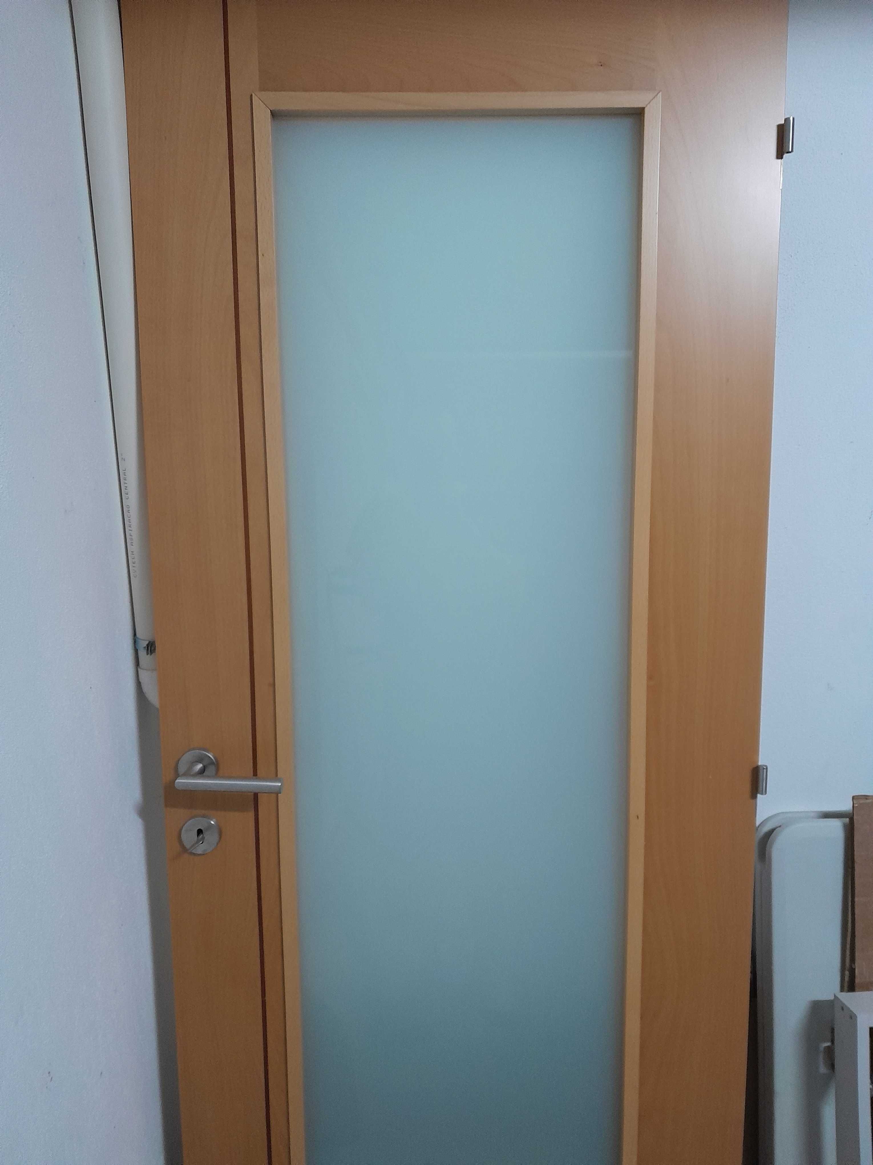 Porta interior madeira com vidro fosco