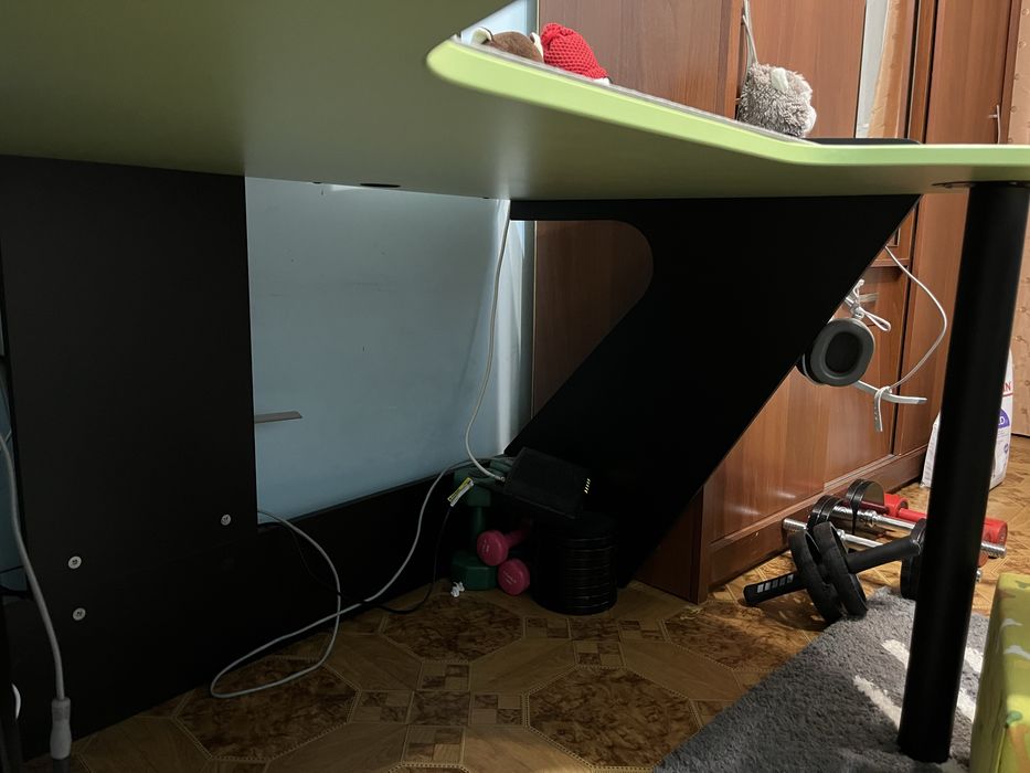 Геймерський комп'ютерний стіл, ігровий стіл з вирізом, стіл для ПК