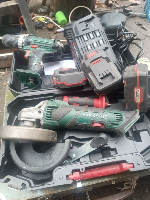 Терміново продам комплект.болгарка,шуруповёрт,зарядка, аккумуляторы.