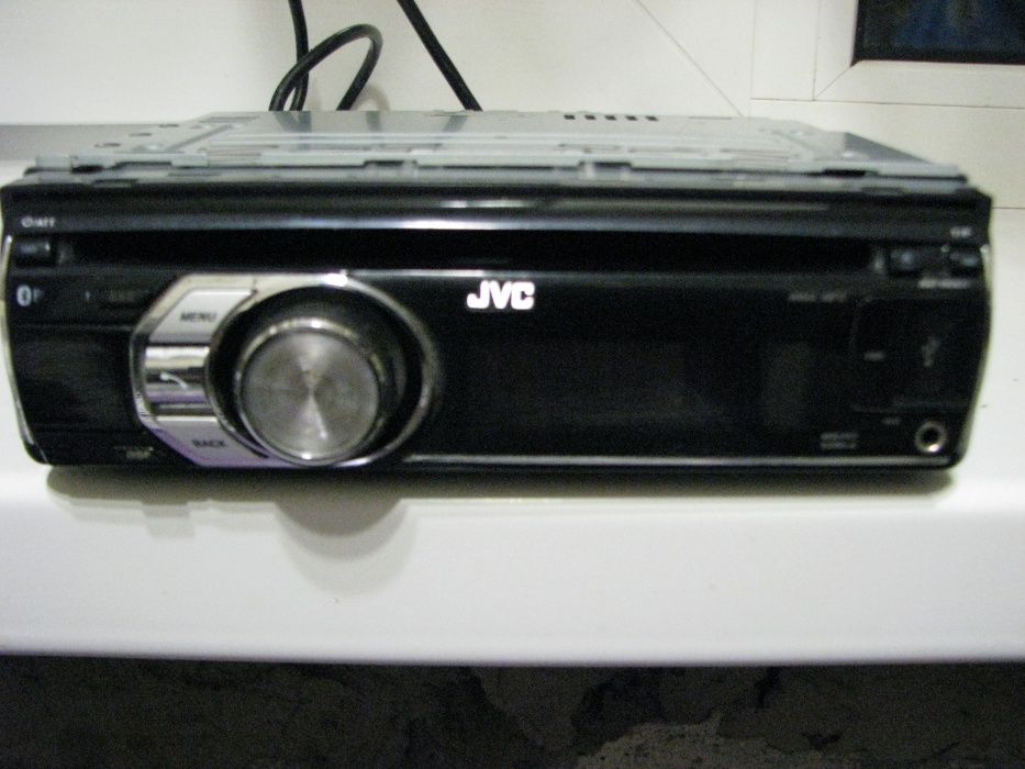 Автомагнитола 3  линейных выхода блютуз