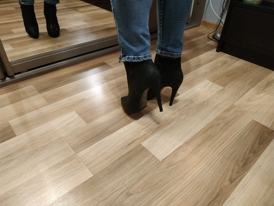 Buty damskie koturna i szpilka