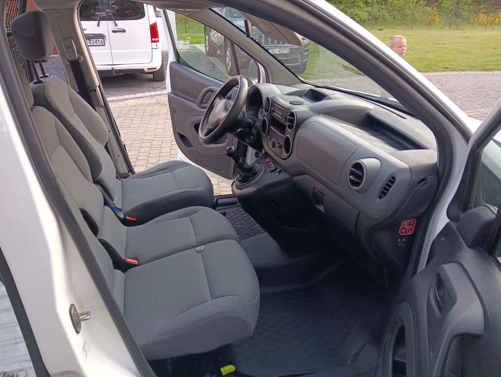 Citroen Berlingo 1.6hdi 2013r/3osoby/2 burty/klima