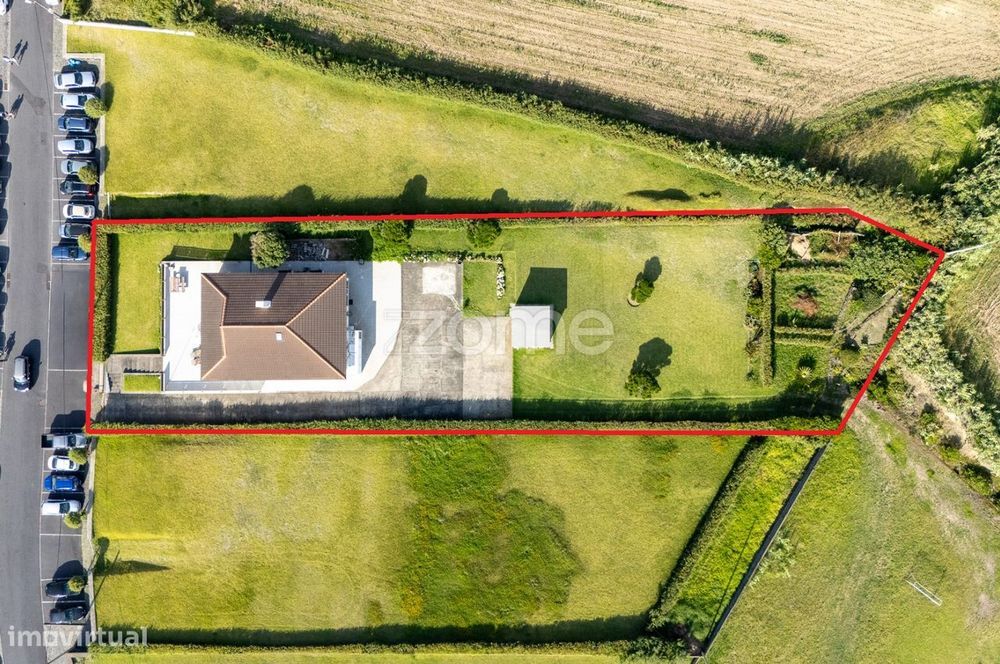 Moradia com Vista Mar Deslumbrante e com garagem nos Mosteiros.