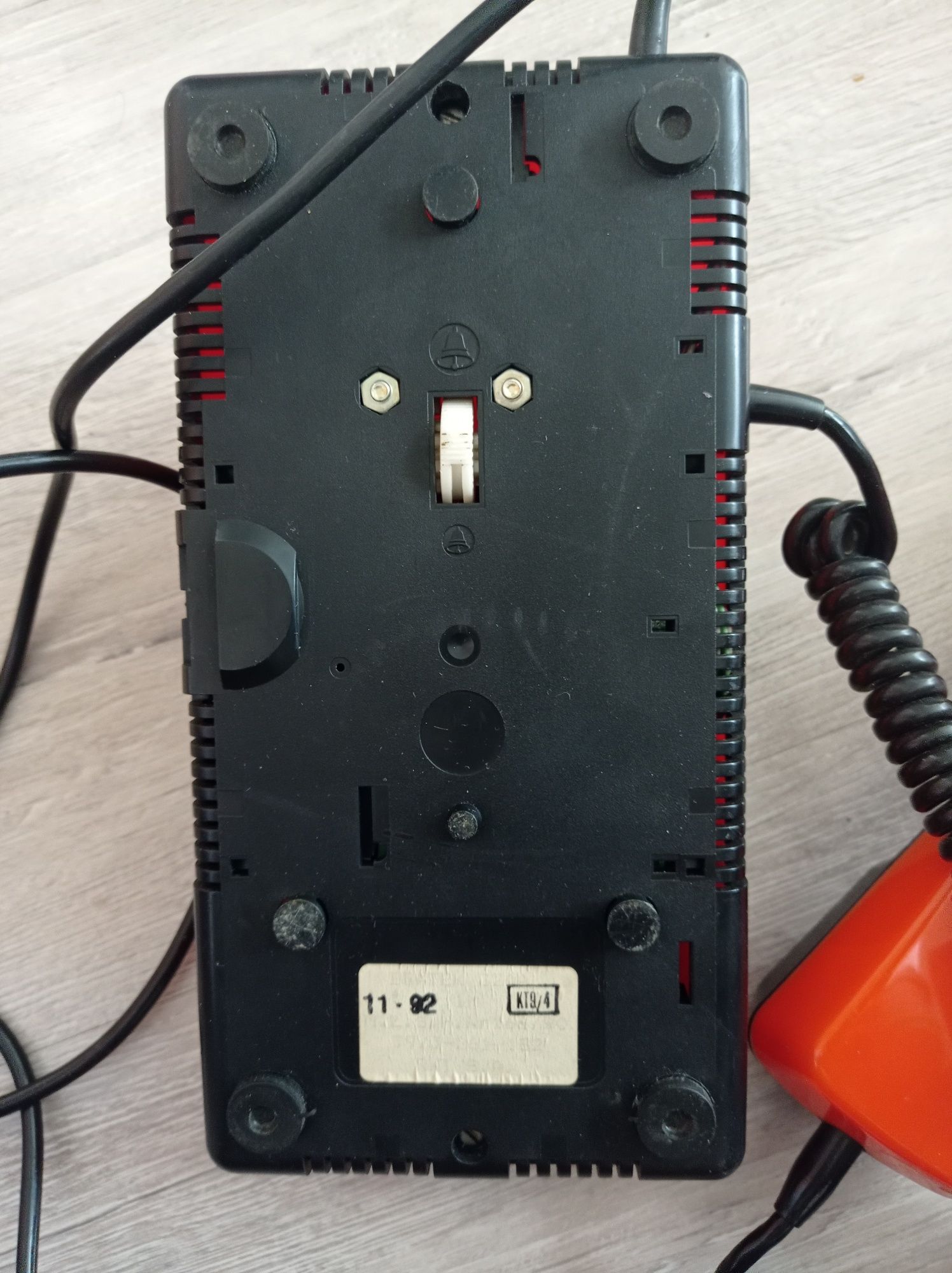 Telefon stacjonarny.