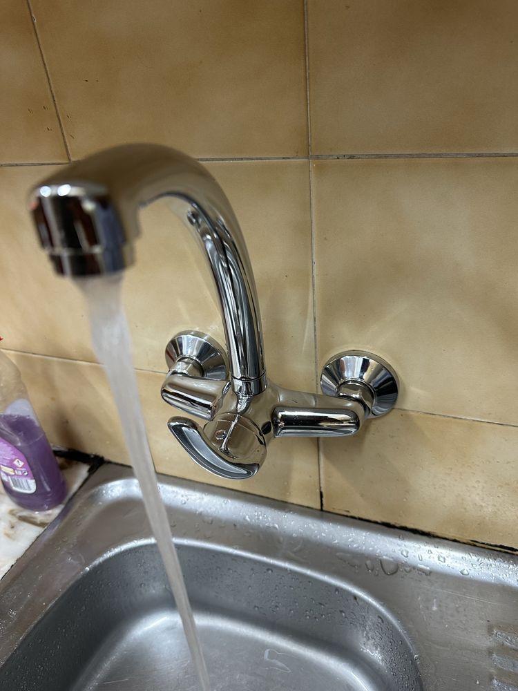 Eletricista e Canalizador.
