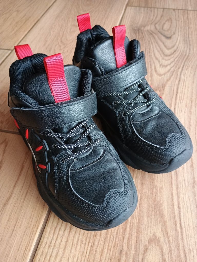 Adidasy chłopięce r.29 czarne jak nowe