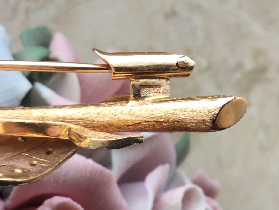 Брошь, золото, бриллианты.