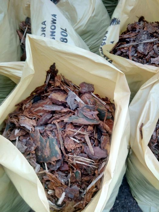 Kora sosnowa, zrębka, czarnoziem kompostowy