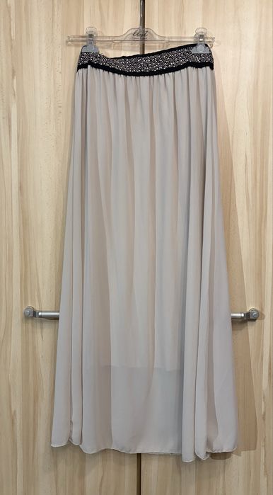 Beżowa spódniczka z ozdobnym pasem