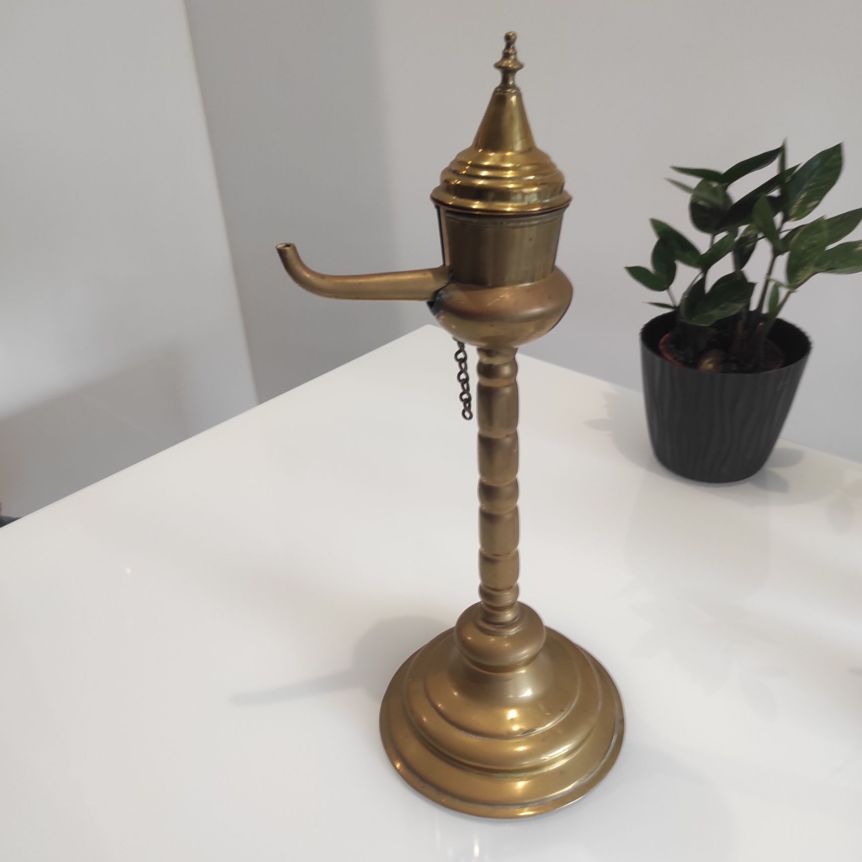 Stara lampa oliwna, kaganek mosiężna, duża.