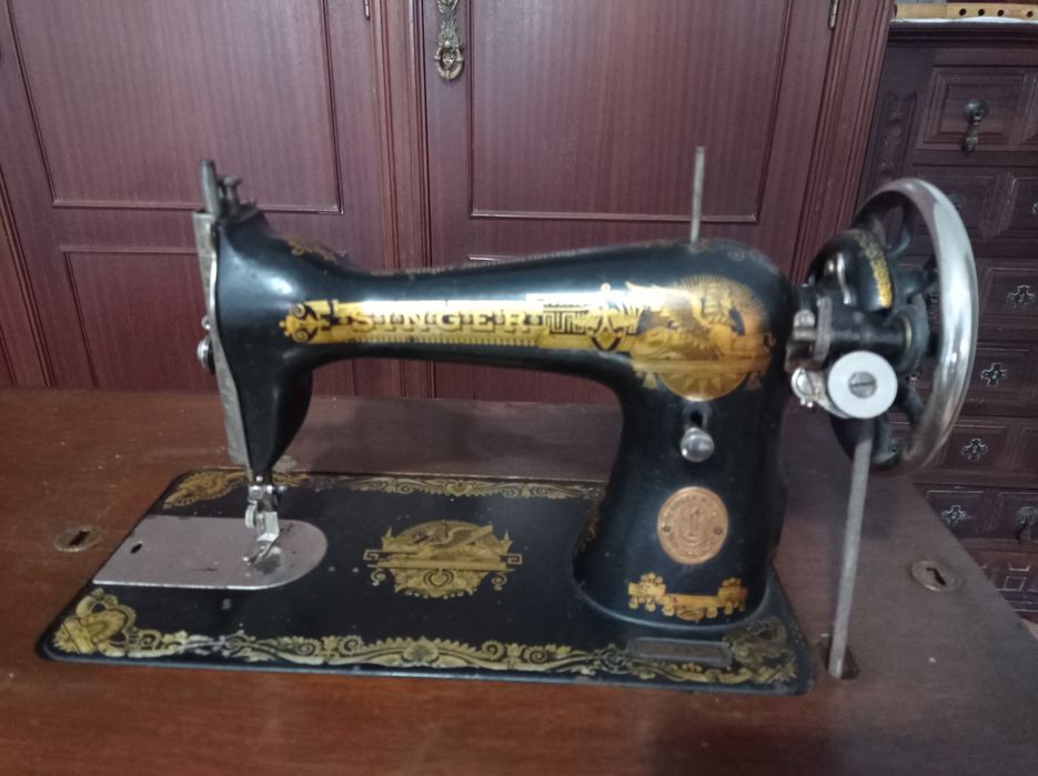 Máquina de Costura Singer
