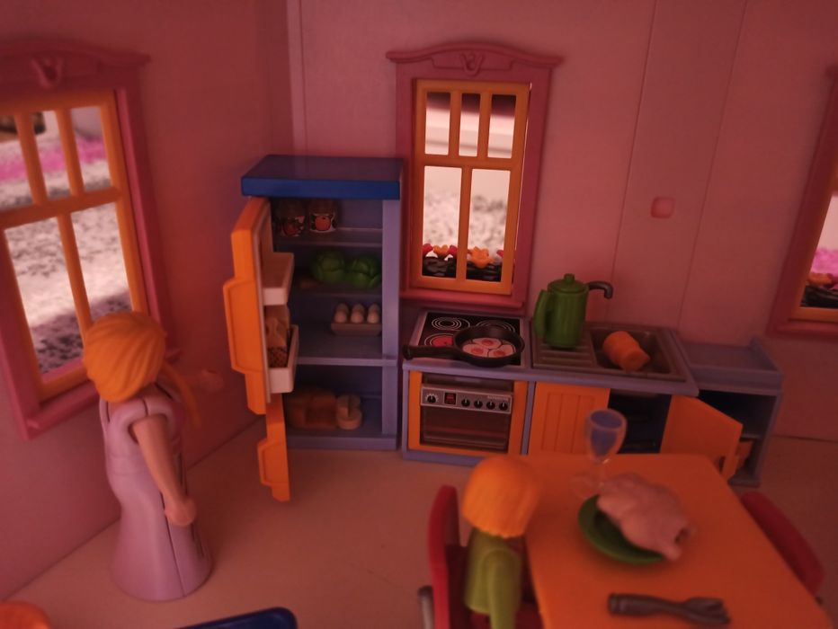 Duży romantyczny domek dla lalek Playmobil z wyposażeniem