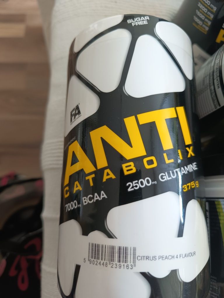 Przedtreningówka glutamina BCAA odżywki na siłownię na trening