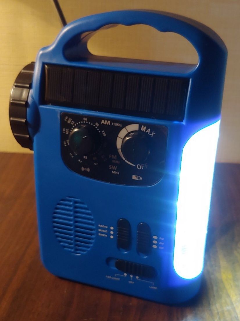 Портативный  фонарик Радио с сигналом SOS