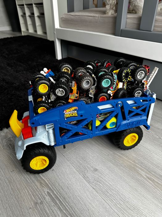 Носоріг Hot Wheels Monster Trucks Monster Mover Rhino з машинками