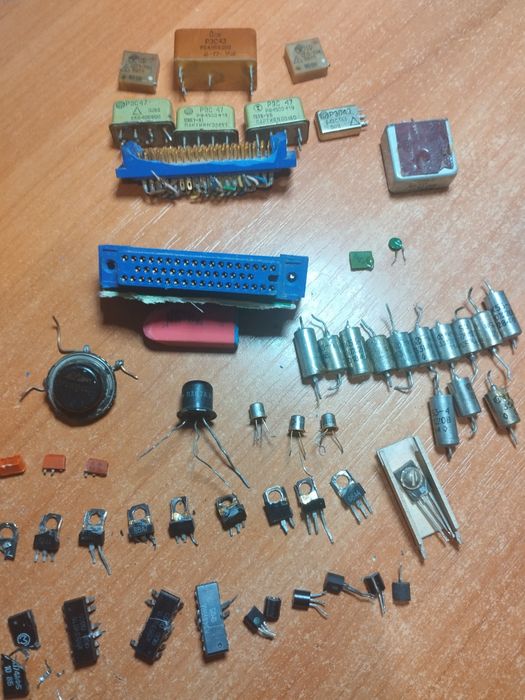 Продам радіо деталі що на фото