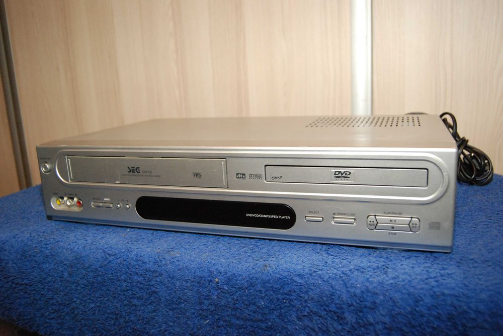 Magnetowid na kasety VHS z DVD SEG